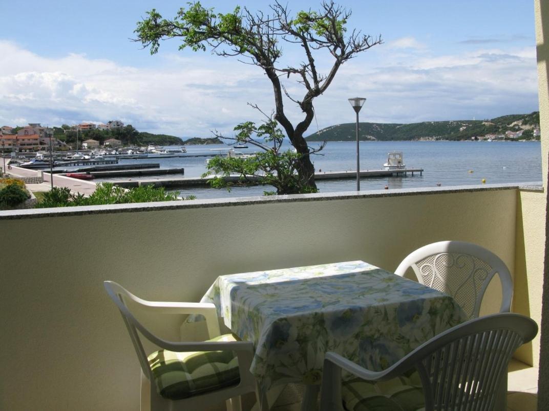 Apartments By The Sea Supetarska Draga - Donja, Rab - 11769 ภายนอก รูปภาพ