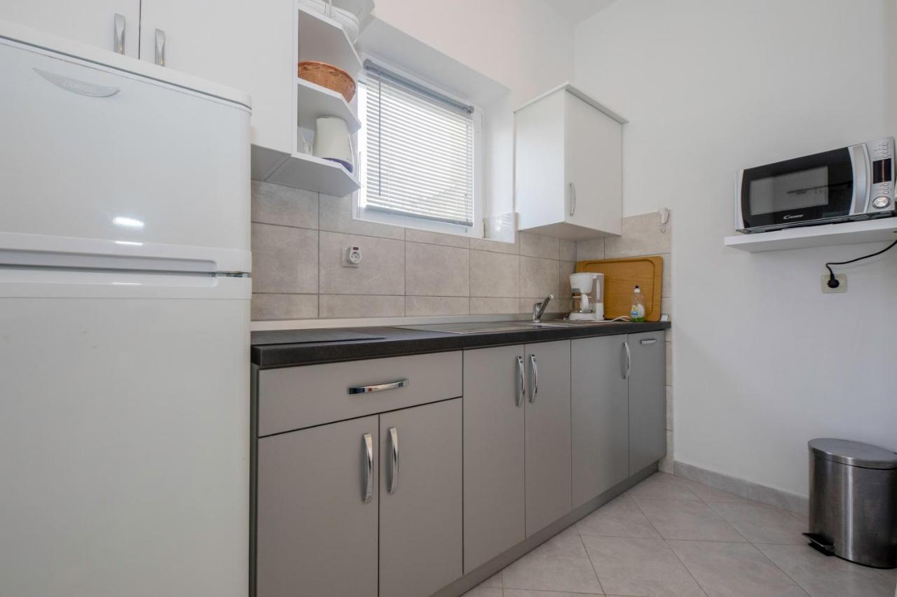 Apartments By The Sea Supetarska Draga - Donja, Rab - 11769 ภายนอก รูปภาพ