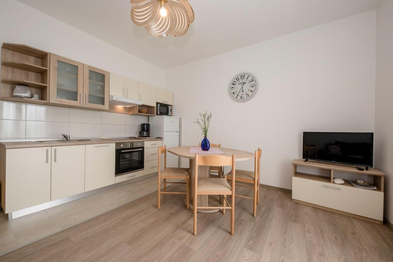 Apartments By The Sea Supetarska Draga - Donja, Rab - 11769 ภายนอก รูปภาพ