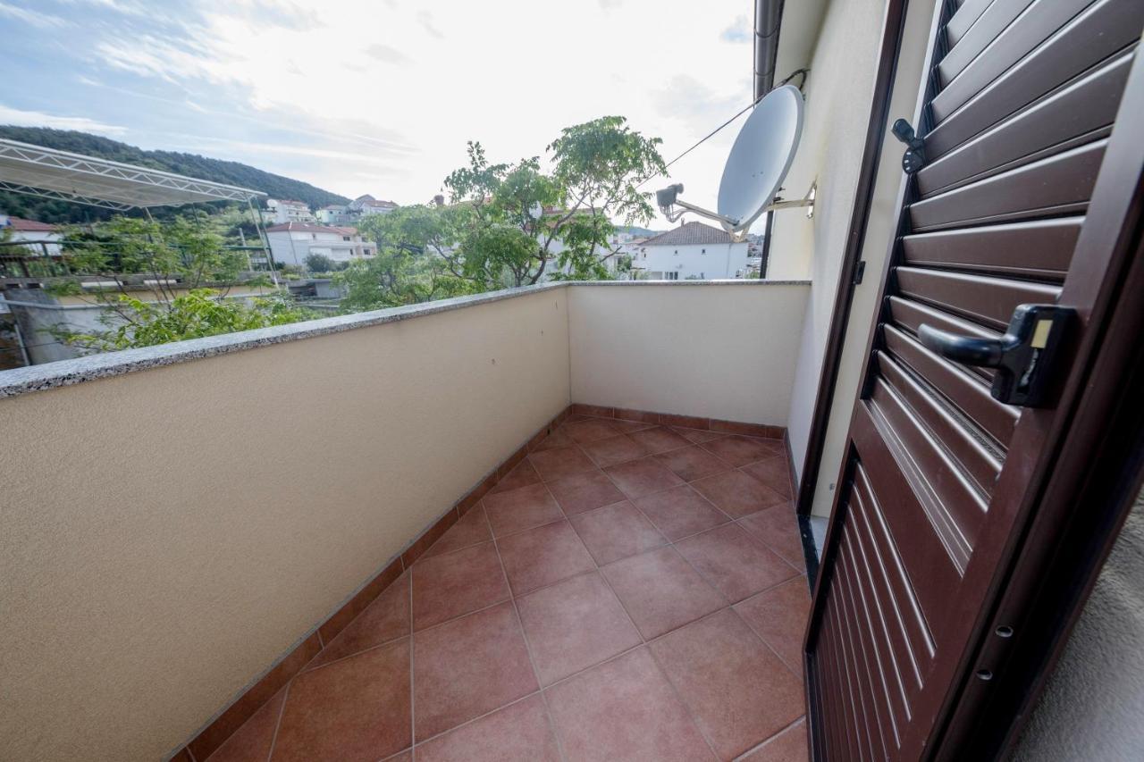 Apartments By The Sea Supetarska Draga - Donja, Rab - 11769 ภายนอก รูปภาพ