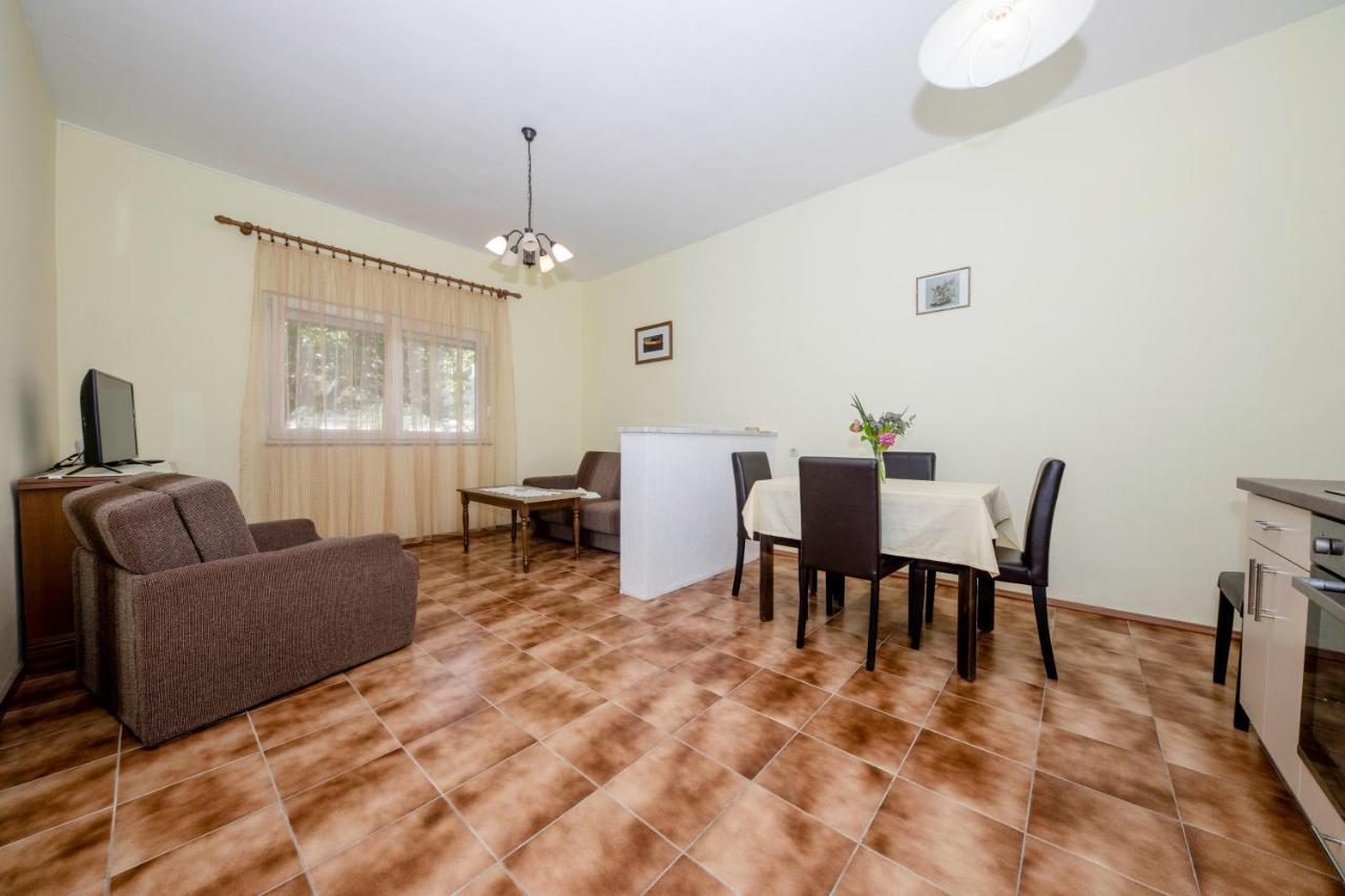 Apartments By The Sea Supetarska Draga - Donja, Rab - 11769 ภายนอก รูปภาพ