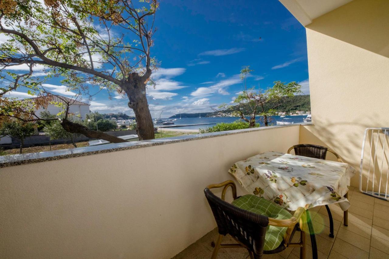 Apartments By The Sea Supetarska Draga - Donja, Rab - 11769 ภายนอก รูปภาพ